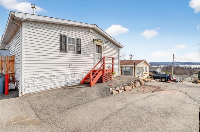 31 Thamsen Dr