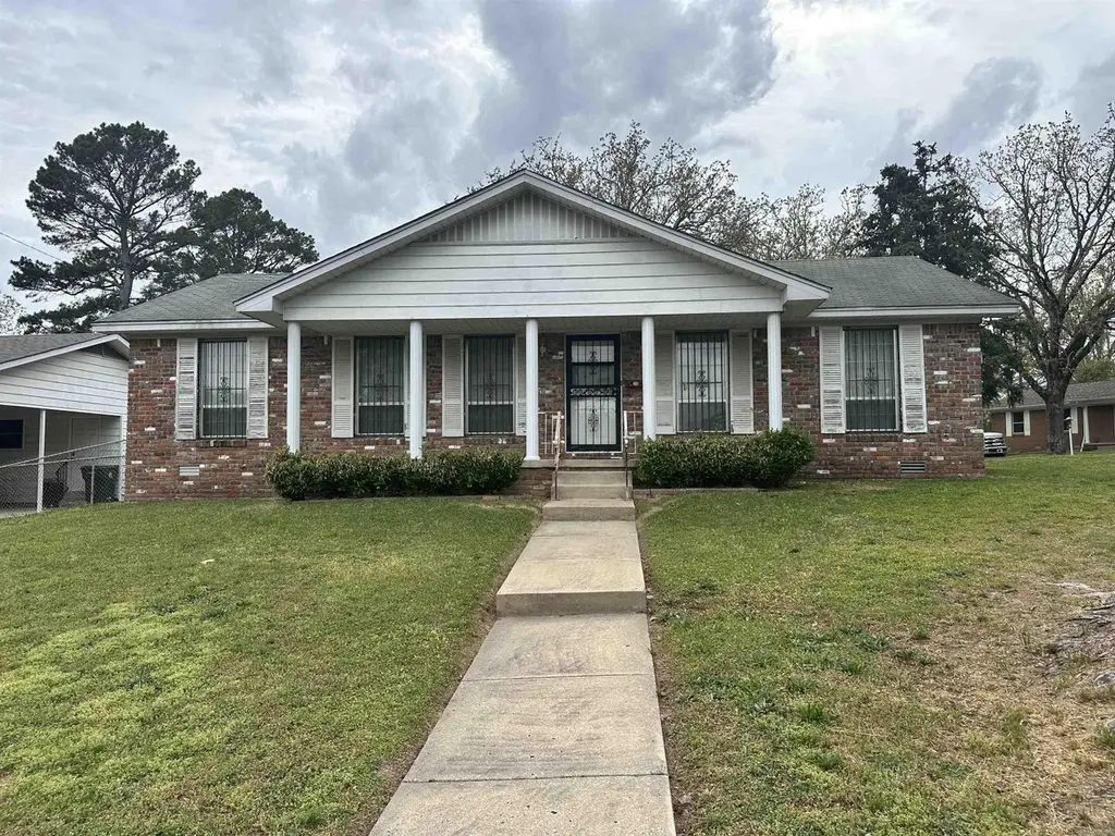 624 Poinsetta Dr