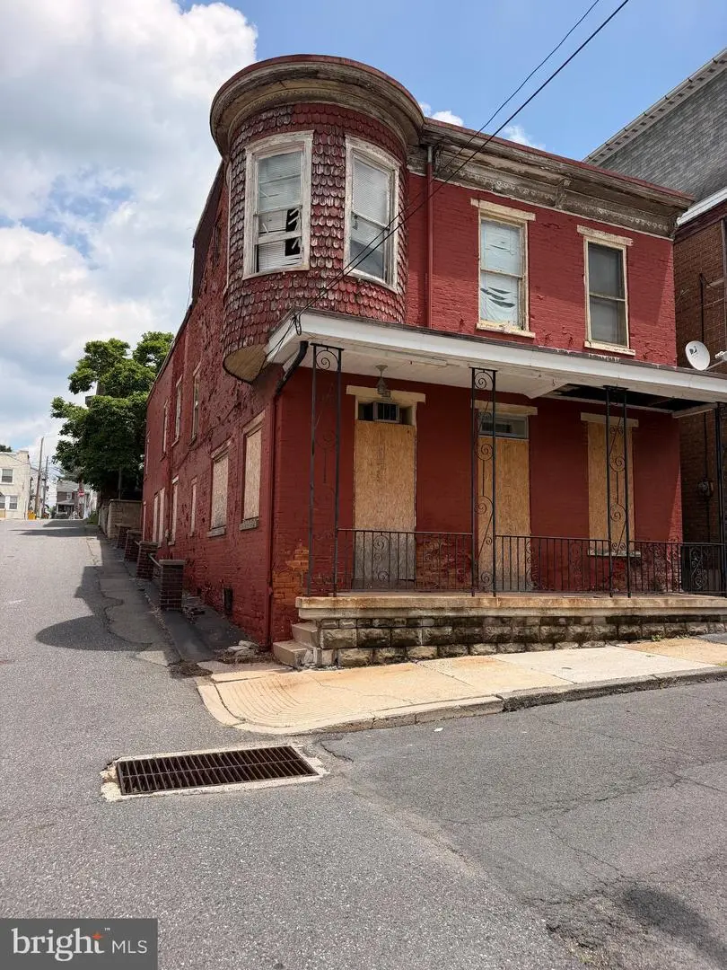 33 S Saint Peter St