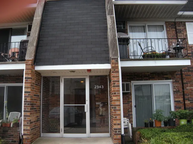2343 Ogden Ave #11