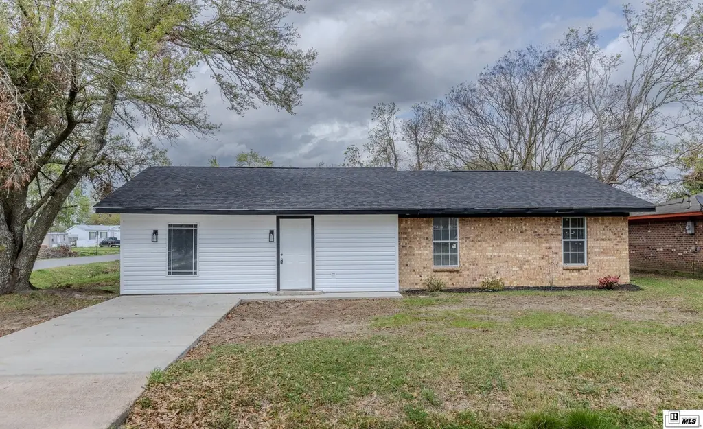 228 Eisenhower Dr