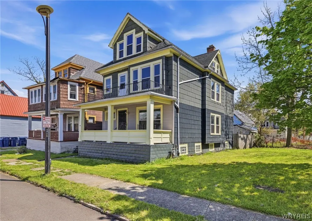 49 Brewster St