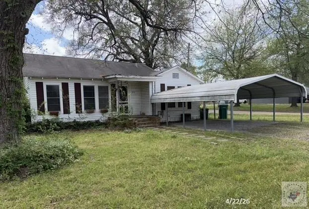 211 SW Front St