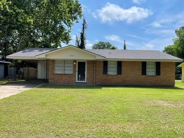 1632 E David Cir