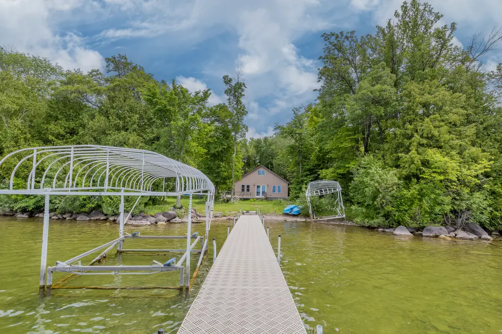 10769 Sugar Point Dr NW