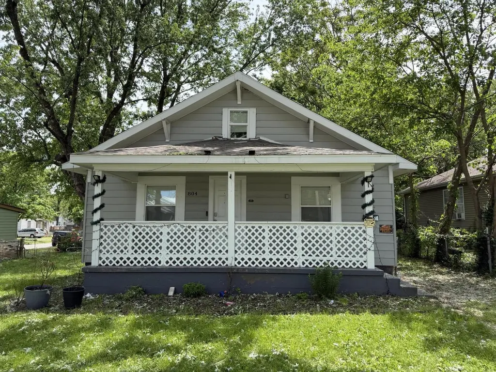 804 W Locust St