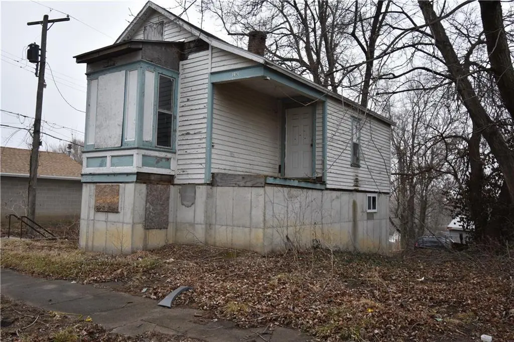 114 E Saint Paul St