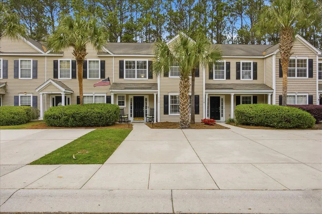 1114 Island Club Dr