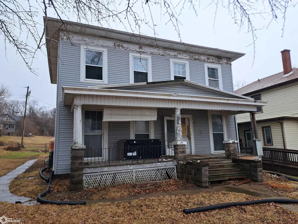 105 S 6th St