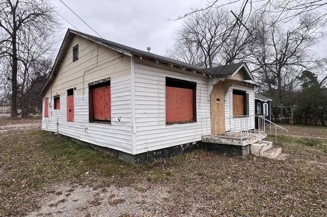 818 Curtis St