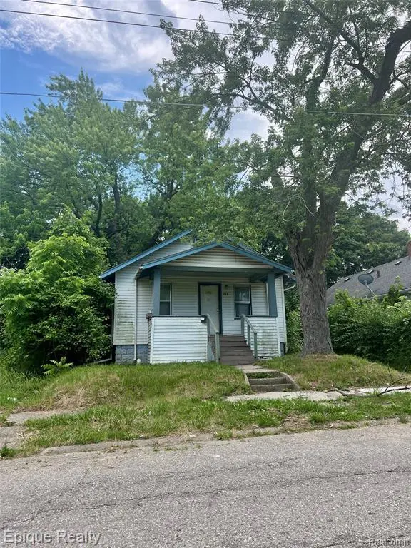 802 E Russell Ave