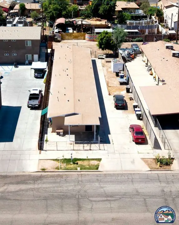 942 E G St