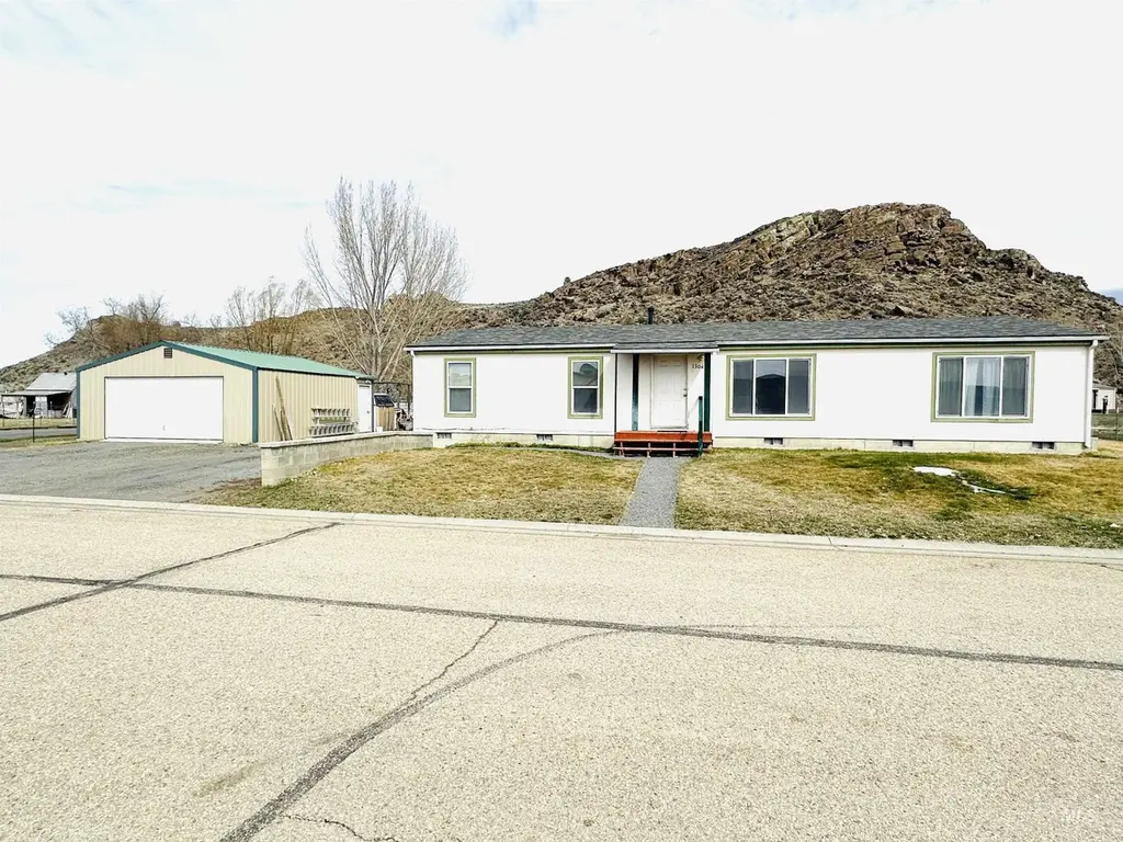 1304 Young Field Ave