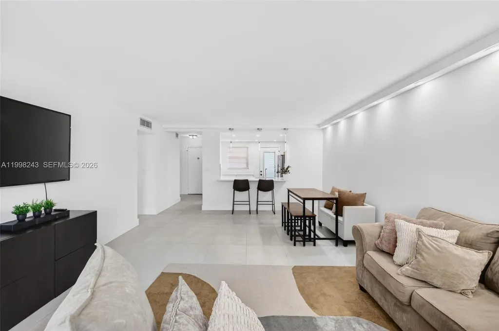420 NE 12th Ave #202