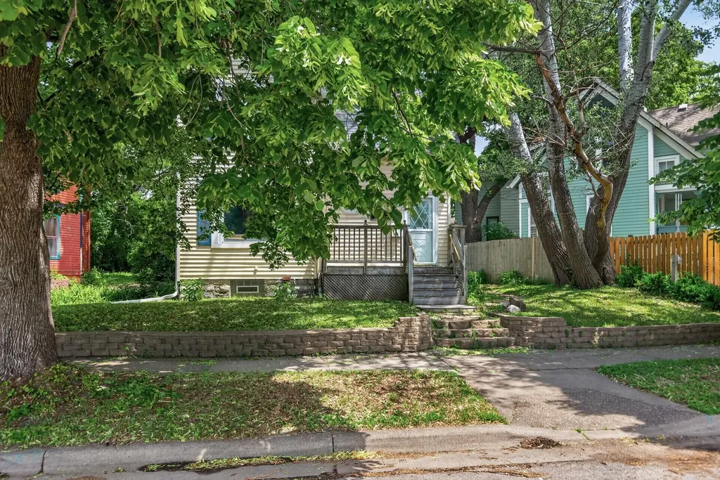394 Dewey St