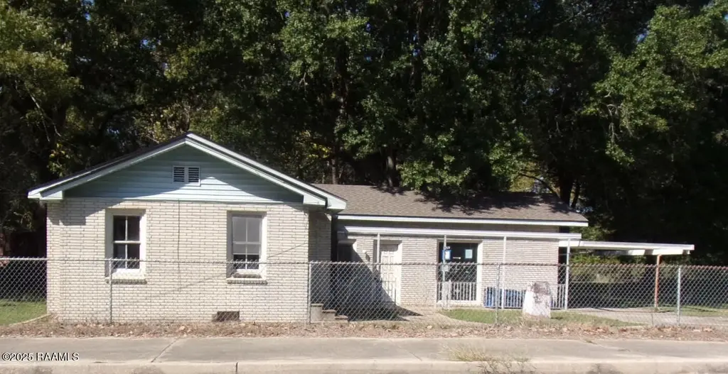 627 Teurlings Dr