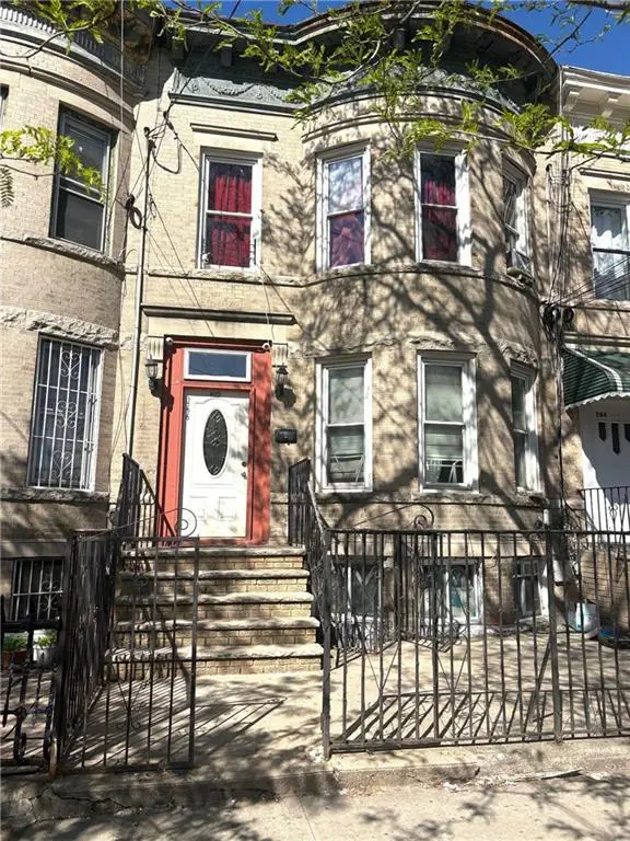 266 Hemlock St
