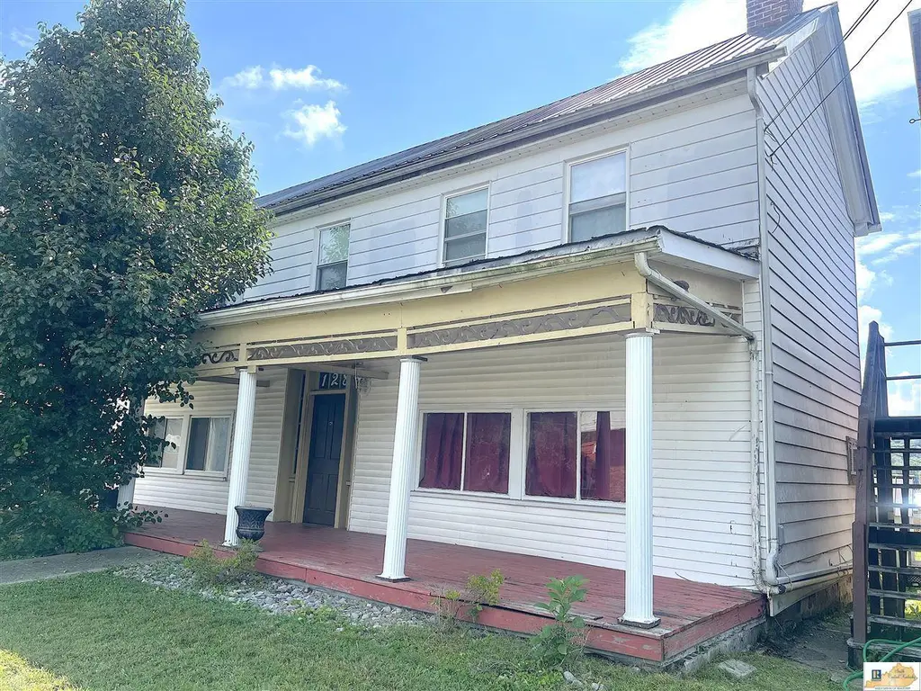 128 N Main St