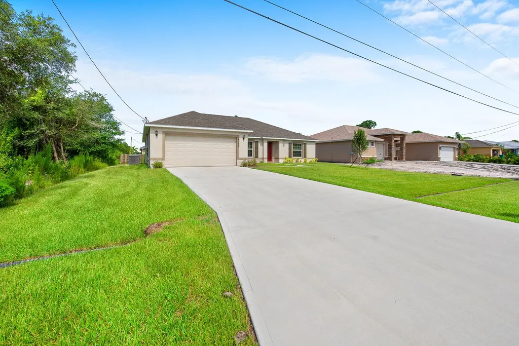 4586 SW Image Dr