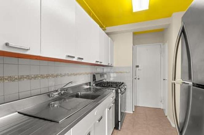 4 Fordham Hill Oval Unit 12B