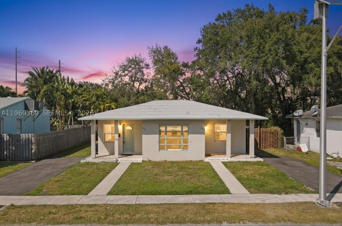 208 SW 2nd Pl