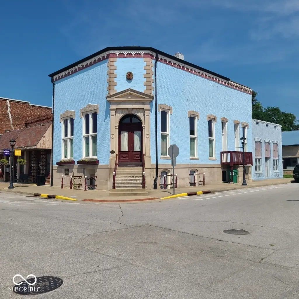 31 E Main St
