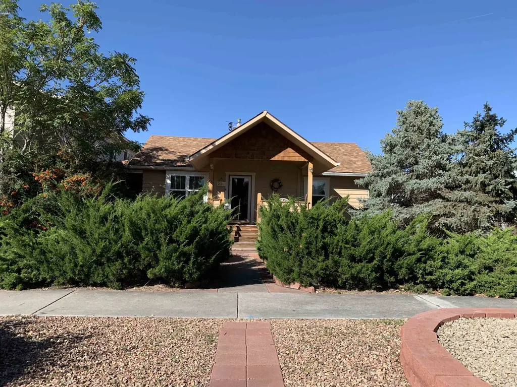 236 Gunnison Ave