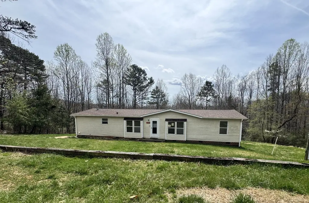 108 Cherokee Ln