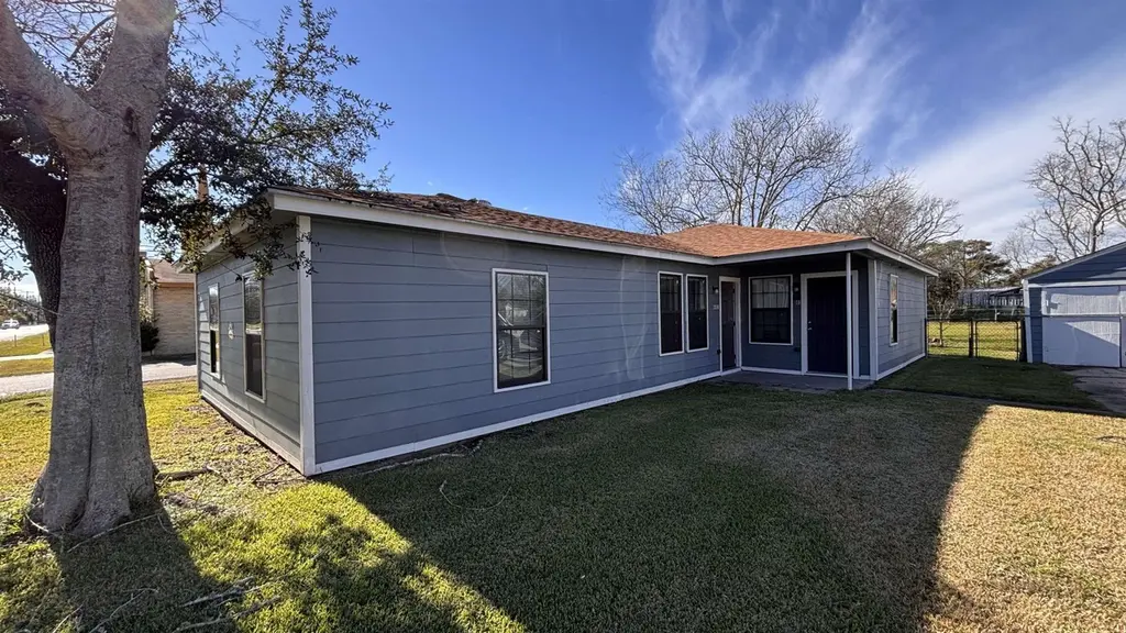 4433 & 4435 Neches Ave