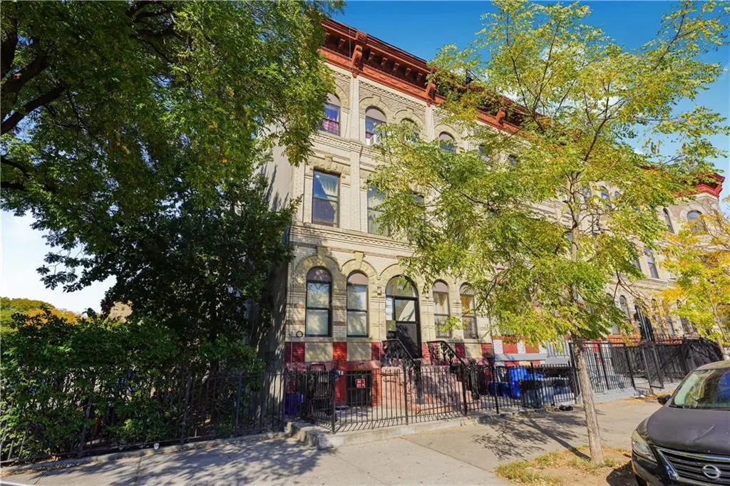 327 Vernon Ave