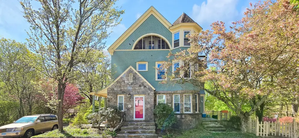 40 Maple Grove Ave