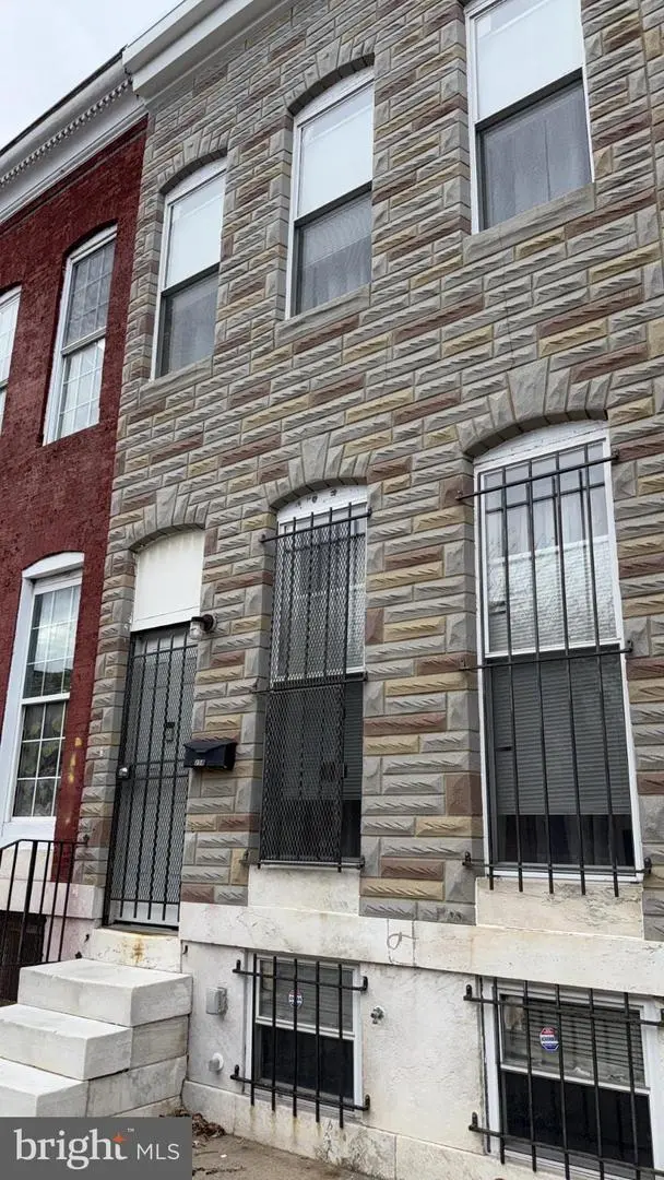 2586 W Fayette St