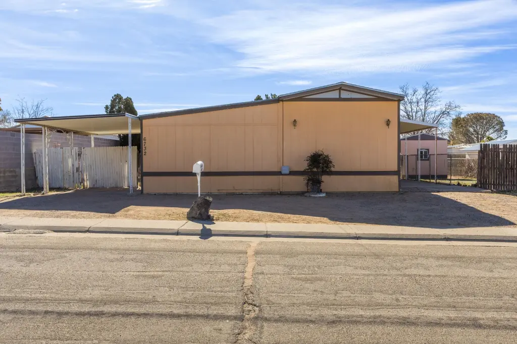 6732 San Bernardino Ave NE