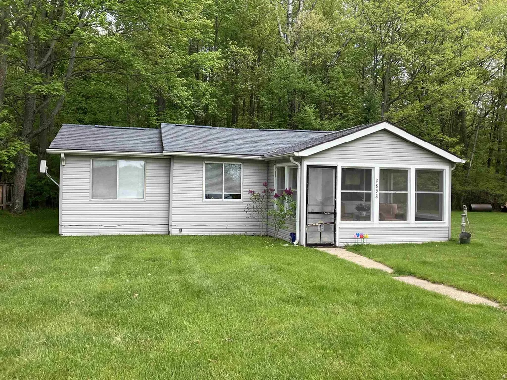 2898 Lakeshore Dr