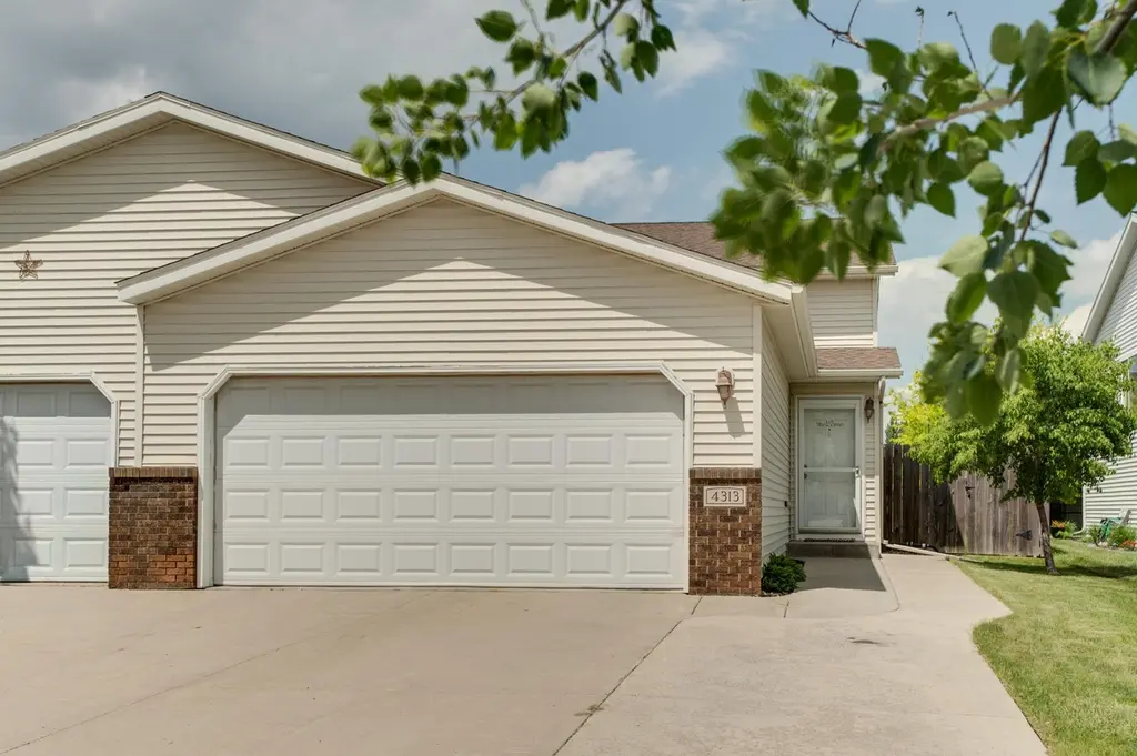 4313 39 1/2 Ave S