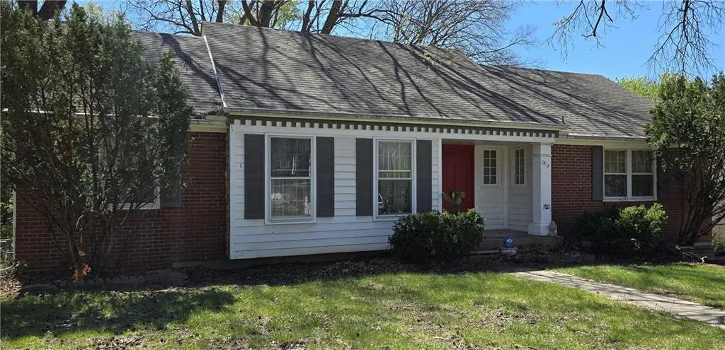 1313 E 98th Ter