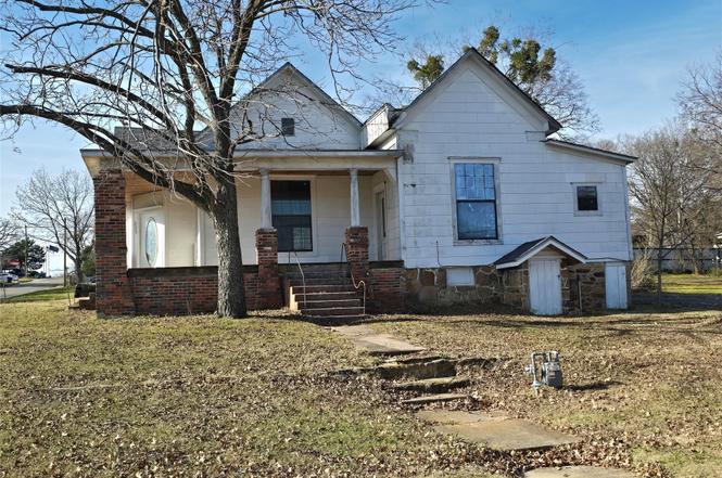 233 W 3rd