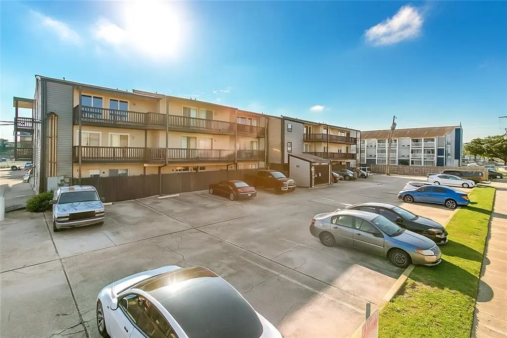 2301 Edenborn Ave #507