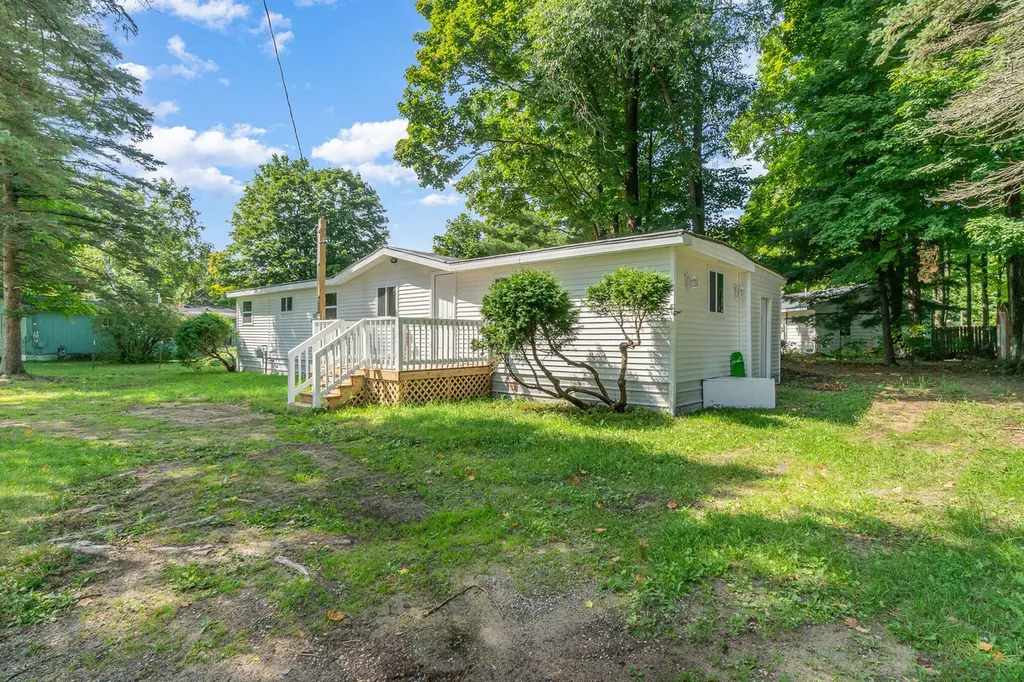 1676 Springwood Ave