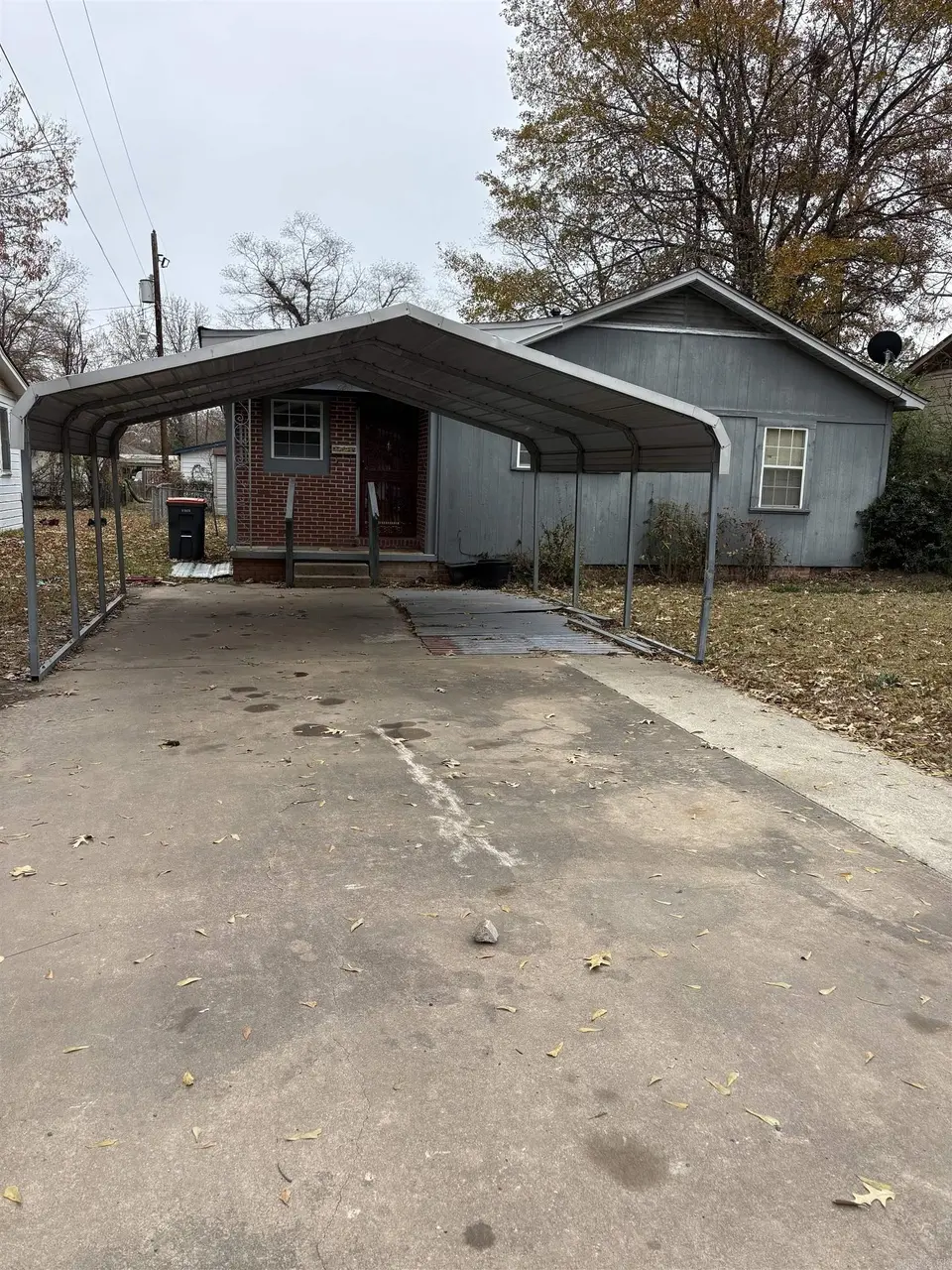 2213 S Maple