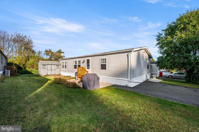 328 Ashford Ln