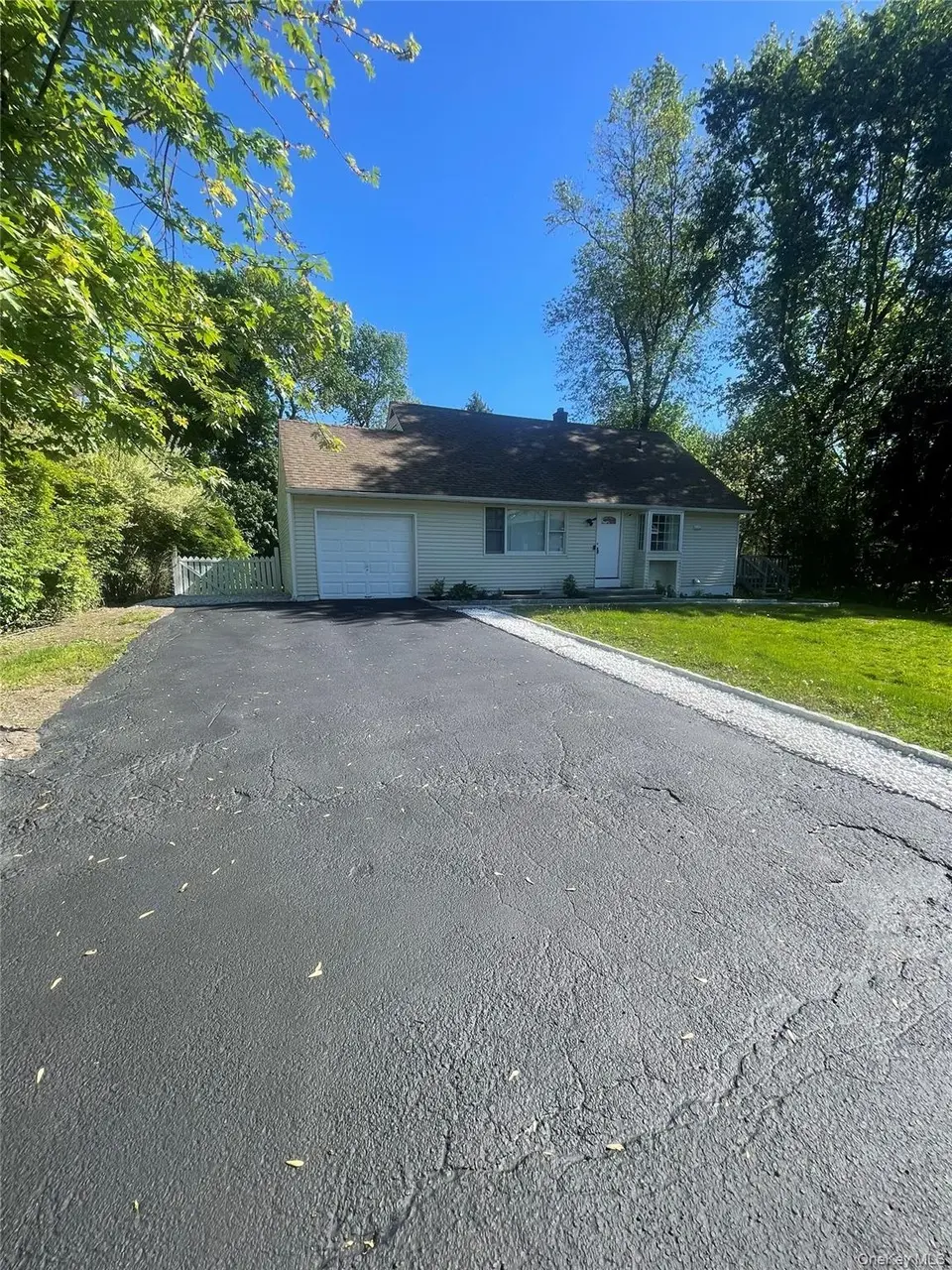 785 Locksley Rd