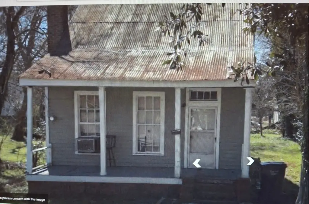 132 Walker St