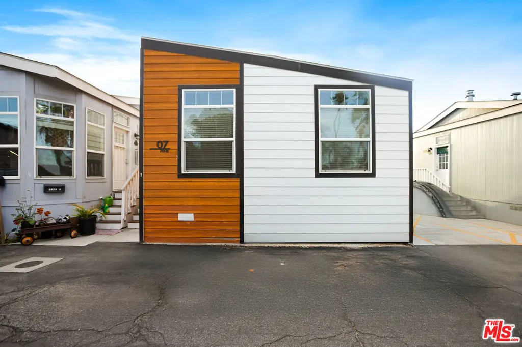 8250 Lankershim Blvd #29