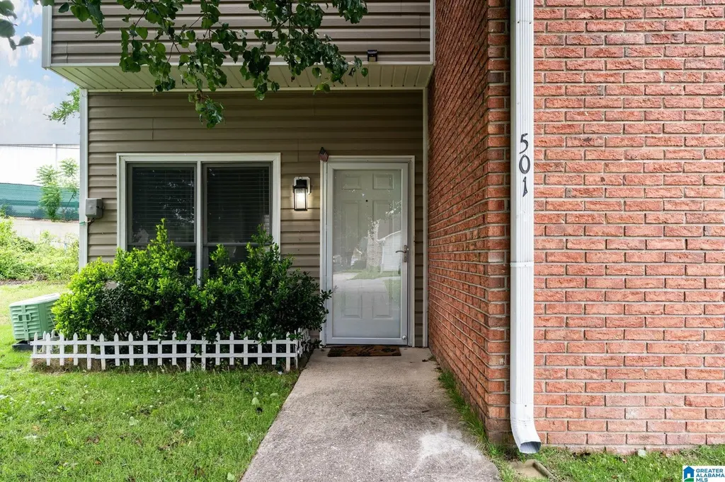 501 Hillsboro Ln
