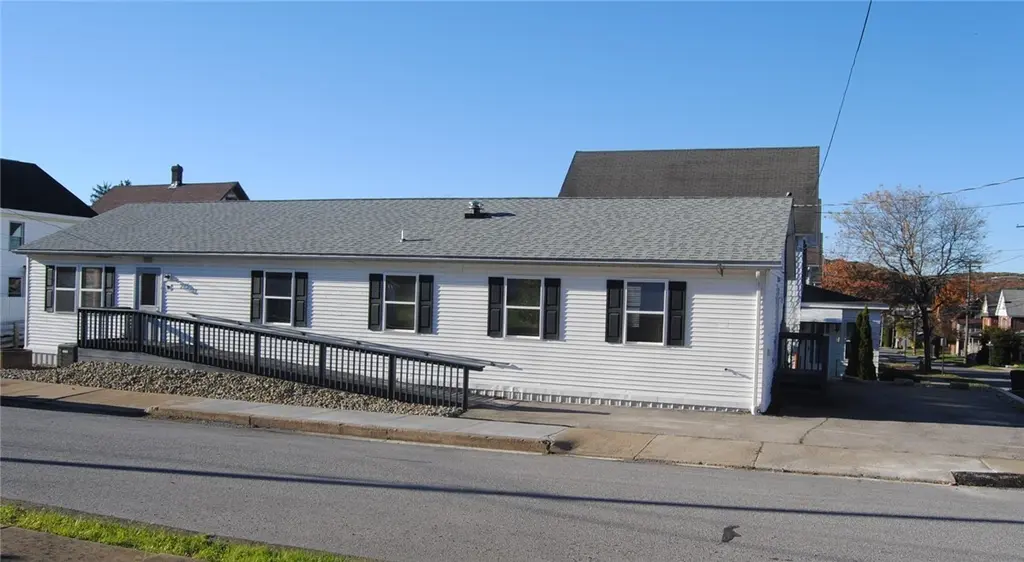 99 Hospital St