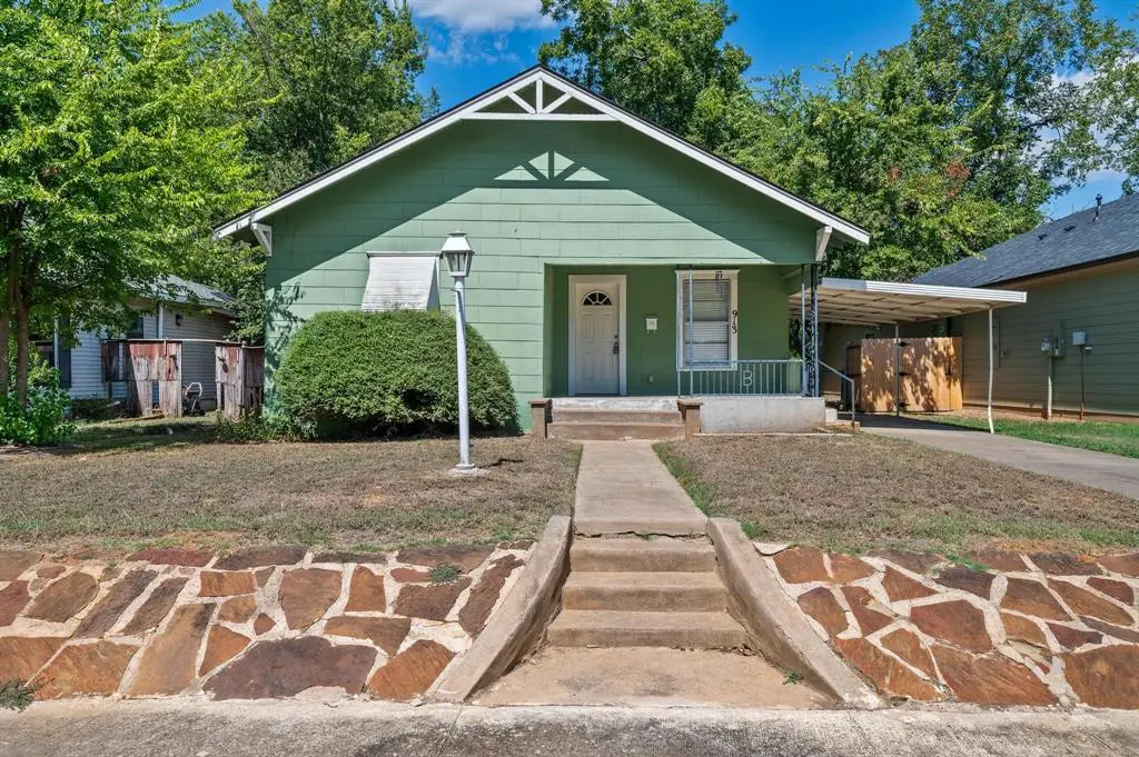 913 W Day St
