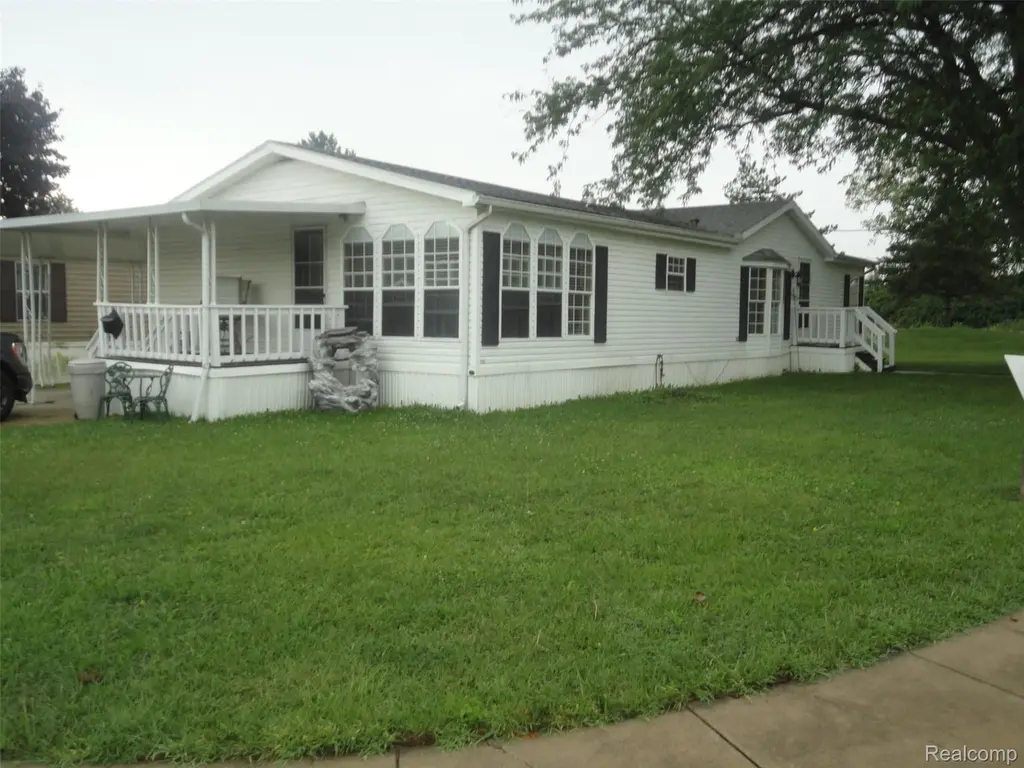 251 Inverness Ln