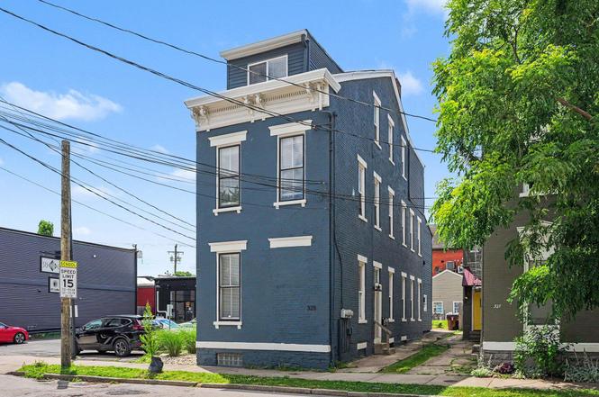 325 W 9th St