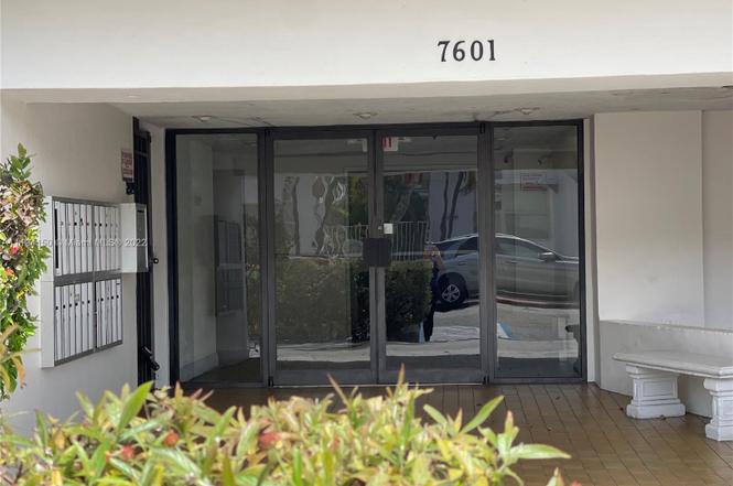 7601 Byron Ave Unit 3c